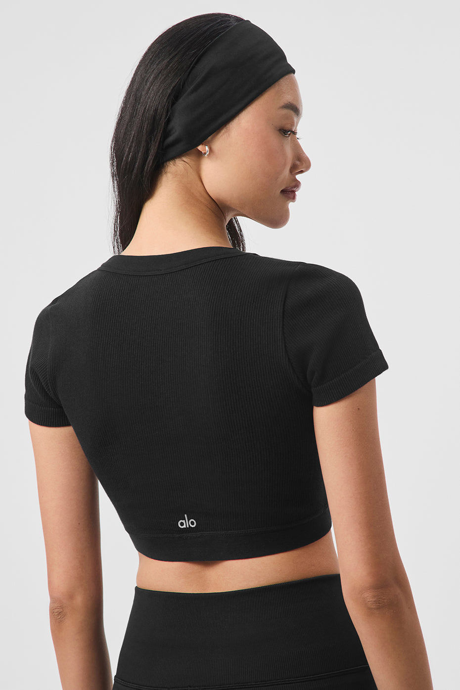 Seamless Ribbed Cropped Serene Short Sleeve - Black